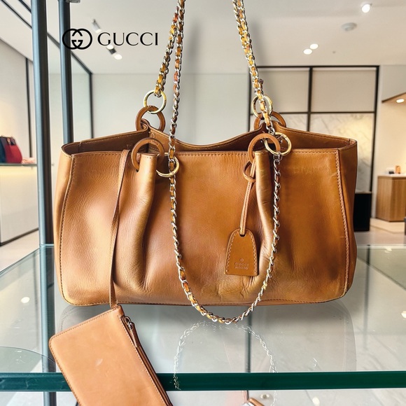 Gucci Handbags - AUTHENTIC GUCCI VINTAGE CARMEL/TAN TOTE BAG W/POUCH-ADDED CHAINS-MADE IN ITALY